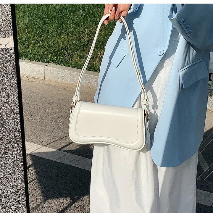 Sac Élégant en Cuir Végan à Rabat Ondulé Pour Femme